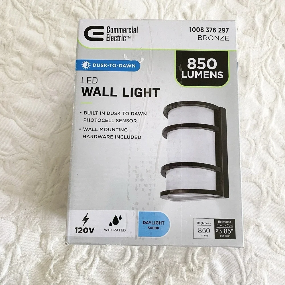 Commercial Electric LED WALL LIGHT BRONZE 850 Lumens‎ 1008-376-297 Sensor NEW